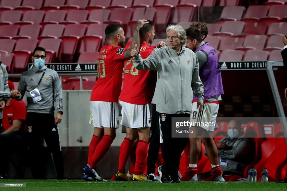  热苏斯补时绝平，阿森纳客场顽强逼平曼联保留争冠希望  