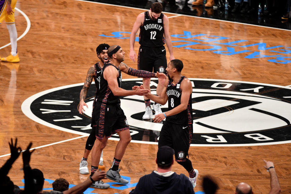  哈利伯顿助攻创新高，国王全民皆兵战胜独行侠